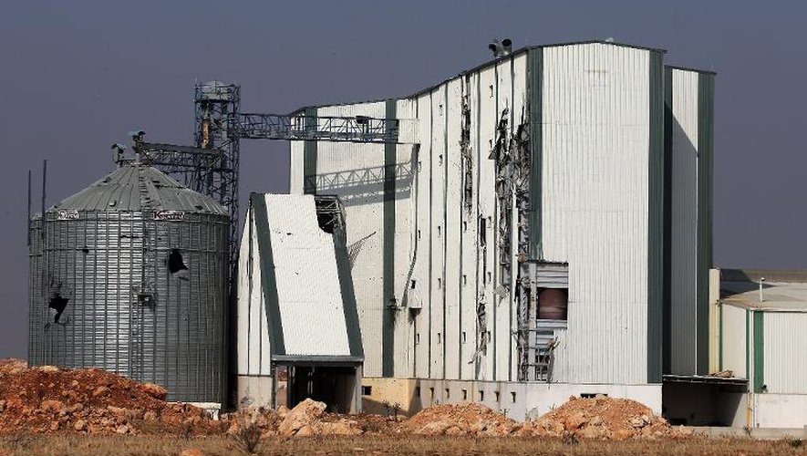 Une usine détruite dans la zone industrielle d'Alep, le 18 novembre 2014 en Syrie