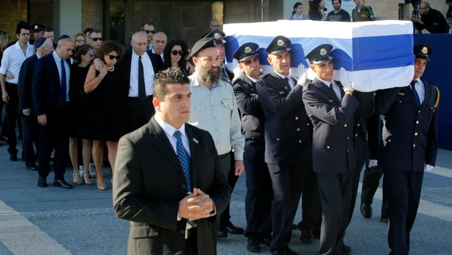 La famille de Shimon Peres derrière son cercueil lors de ses obsèques le 30 septembre 2016 à Jérusalem