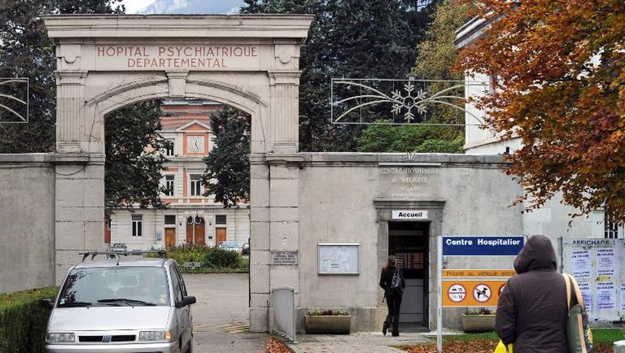 Photo prise en 2008 de l'entrée de l'hôpital psychiatrique de Saint-Egrève où était interné le déséquilibré qui a tué un étudiant à Grenoble