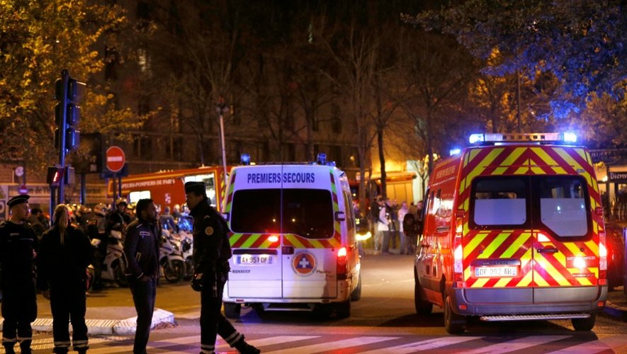 Police et secours aux abords du Stade de France, le 13 novembre 2015 à Saint-Denis
