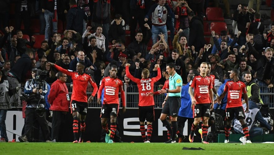 Les joueurs de Rennes se congratulent après un but contre Guingamp, le 30 septembre 2016 au Roazhon Park