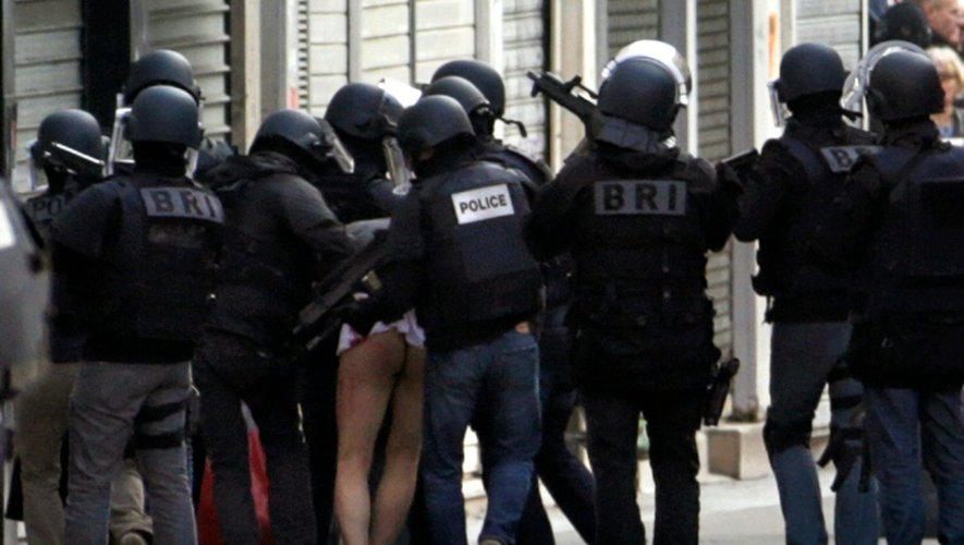 Interpellation d'un suspec par les policiers de la BRI le 18 novembre 2015 à Saint-Denis