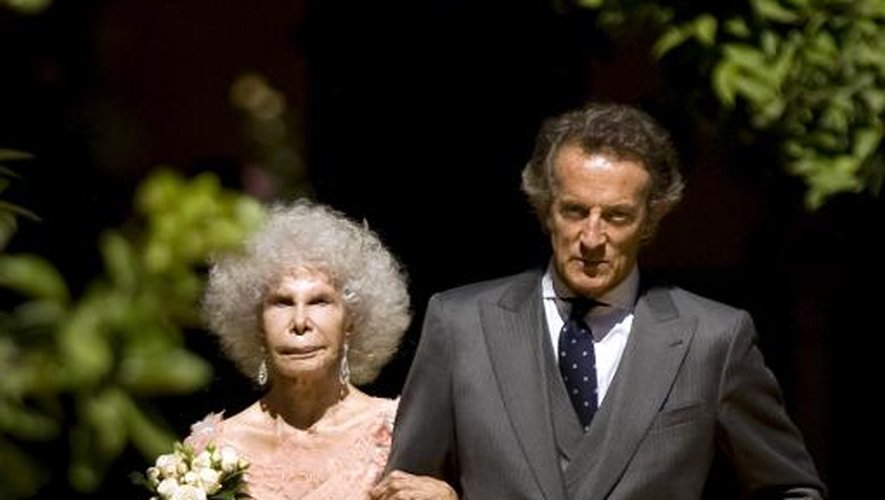 La duchesse d'Albe et son mari Alfonso Diez lors de leur mariage à Séville, le 5 octobre 2011