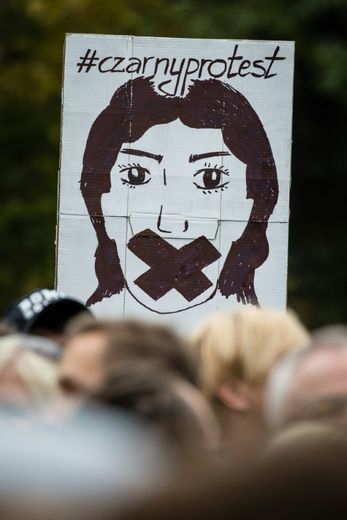Manifestation en faveur de l'avortement, le 1er octobre 2016 devant le Parlement à Varsovie, en Pologne