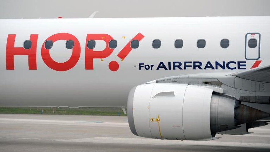 Les vols domestiques d'Air France seront opérés, à partir d'avril 2015, par Hop!, filiale régionale de la compagnie française, pour tenter de renouer avec les bénéfices sur son marché concurrencé par le train, la voiture et les low cost.