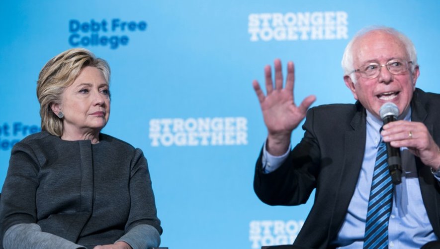 Hillary Clinton aux côtés du sénateur Bernie Sanders, le 28 septembre dans le New Hampshire