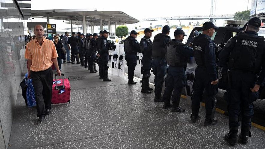 Des forces de sécurité ont été déployées près de l'aéroport international de Mexico, le 20 novembre 2014