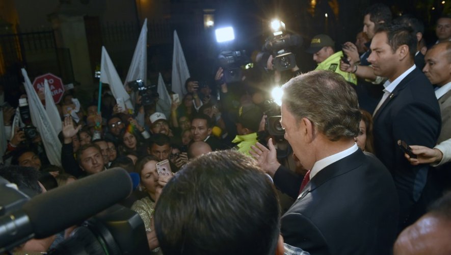 Le président colombien Juan Manuel Santos face à ses partisans au palais Narino le 2 octobre 2016 à Bogota
