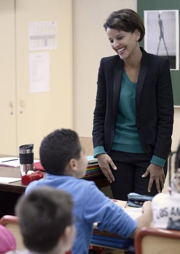 Najat Vallaud-Belkacem lors d'une visite à l'école Jean-Rostand le 19 novembre 2014 à Bondy