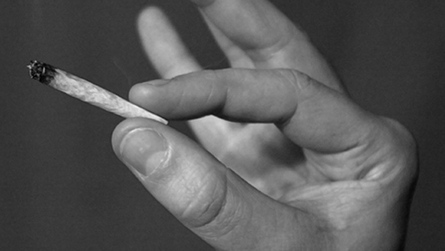 « Il n’y a aucune raison de penser que la fumée de cannabis est plus douce que celle dégagée par une cigarette ». ©Creative Commons Flickr Torben Hansen