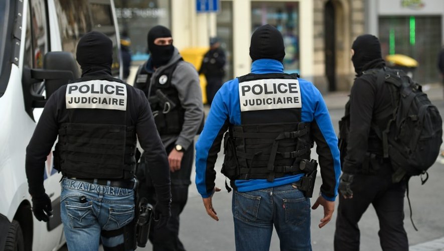 Policiers déployés le 18 novembre 2015 à Saint-Denis