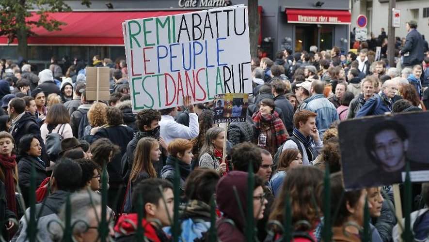 Manifestation à Paris le 8 novembre 2014 pour dénoncer les violences policières et en mémoire au jeune écologiste Rémi Fraisse tué par une grenade offensive dans le Tarn