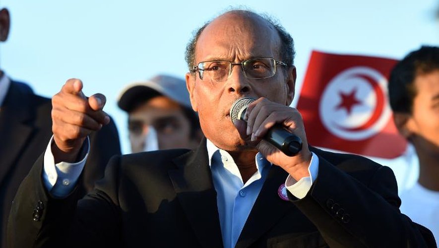 Le président tunisien sortant Moncef Marzouki, candidat à la présidentielle, s'adresse à ses partisans, le 19 novembre 2014 à Bizerte, au nord-est de Tunis