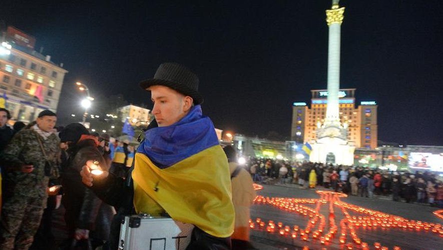 Des Ukrainiens rassemblés place de l'Indépendance à Kiev pour commémorer le 1er anniversaire du Maïdan, le 21 novembre 2014
