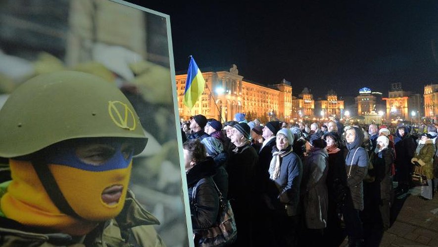 Des Ukrainiens rassemblés place de l'Indépendance à Kiev pour commémorer le 1er anniversaire du Maïdan, le 21 novembre 2014