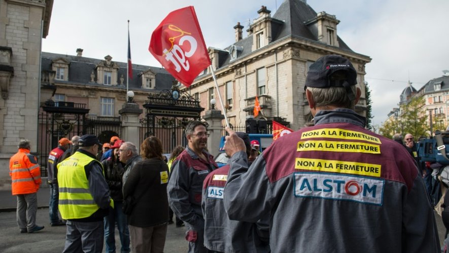 Manifestation de salariés d'Alstom devant la préfecture de Belfort (est de la France), le 4 octobre 2016