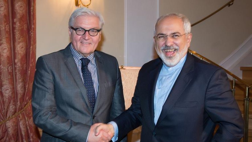 Le ministre allemand des Affaires étrangères, Frank-Walter Steinmeier (g) et son homologue iranien Mohammad Javad Zarif, le 22 novembre 2014 à Vienne lors des négociations sur le nucléaire iranien