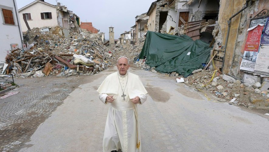 Le pape François à Amatrice, le 4 octobre 2016, dans une photo diffusée par le service de presse du Vatican