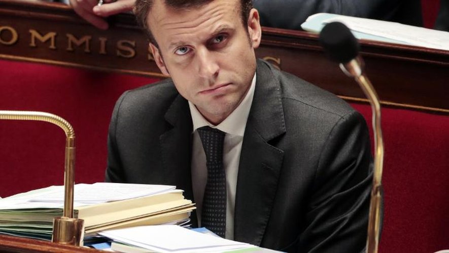 Le ministre français de l'Economie Emmanuel Macron lors d'une session de questions au gouvernement à l'Assemblée nationale le 19 novembre 2014