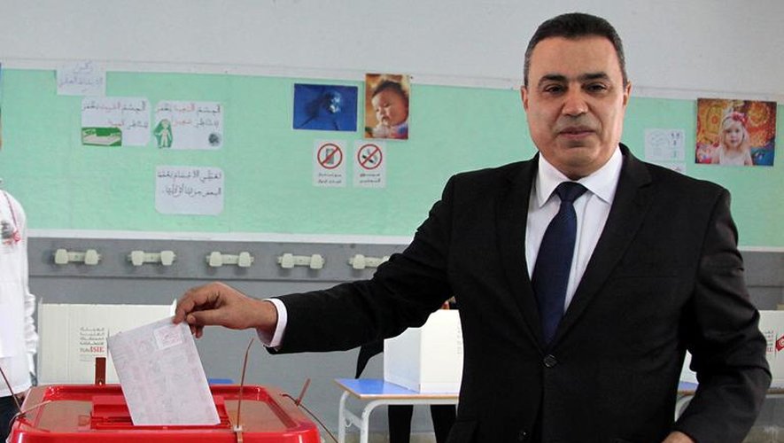 Le chef du parti Nidaa Tounès, Béji Caïd Essebsi, vote le 23 novembre 2014 dans une école de Tunis