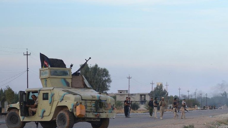 Les forces irakiennes gouvernementales lors d'une opération d'envergure contre l'Etat islamique à Saadiyah le 23 novembre 2014