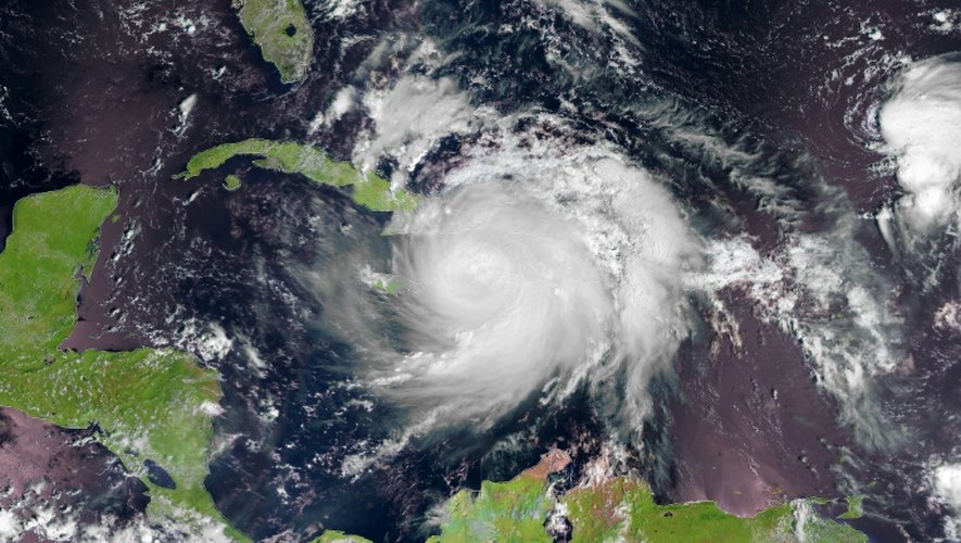 Vue satellite de l'ouragan Matthew au-dessus des Caraïbes, le 5 octobre 2016