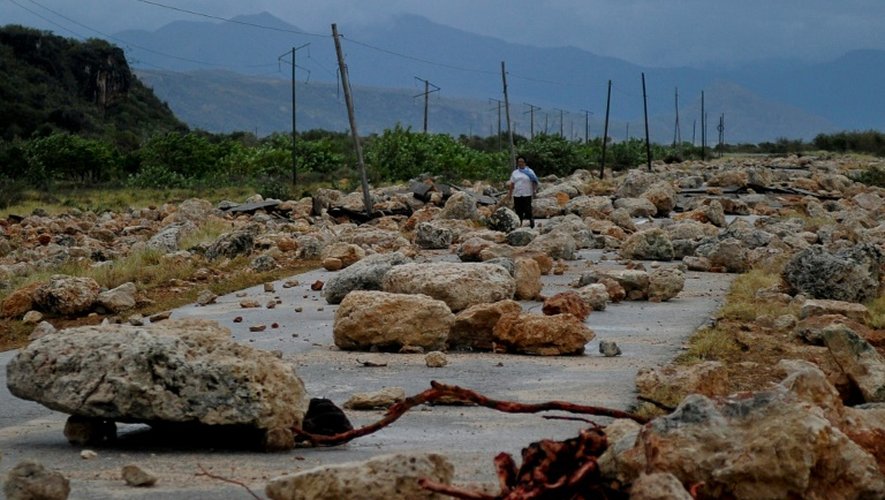 Une route dévastée après le passage de l'ouragan Matthew, le 5 octobre 2016 à Cuba