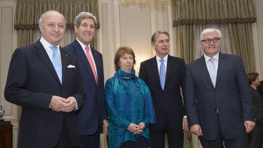 De GàD: Laurent Fabius, John Kerry, Catherine Ashton, Philip Hammond et Frank-Walter Steinmeier le 23 novembre 2014 à Vienne