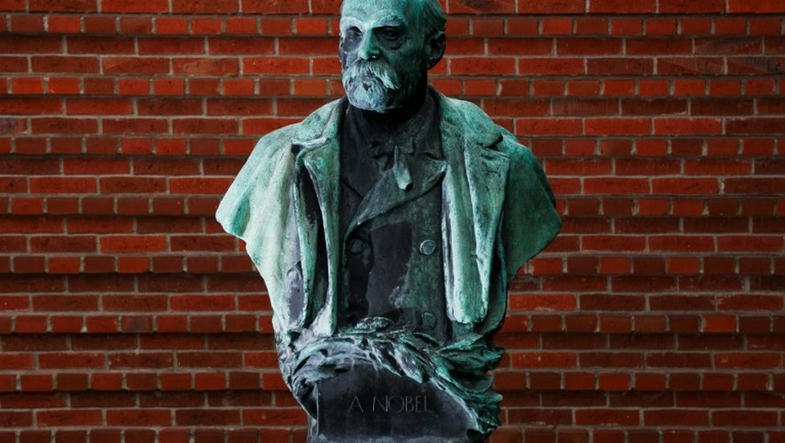 La statue d'Alfred Nobel à l'Insitut  Karolinska le 3 octobre 2011 à Stockholm