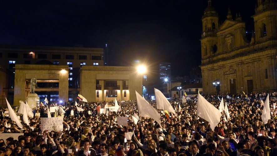 Des milliers de personnes à Bogota ont défilé pour la paix, le 5 octobre 2016