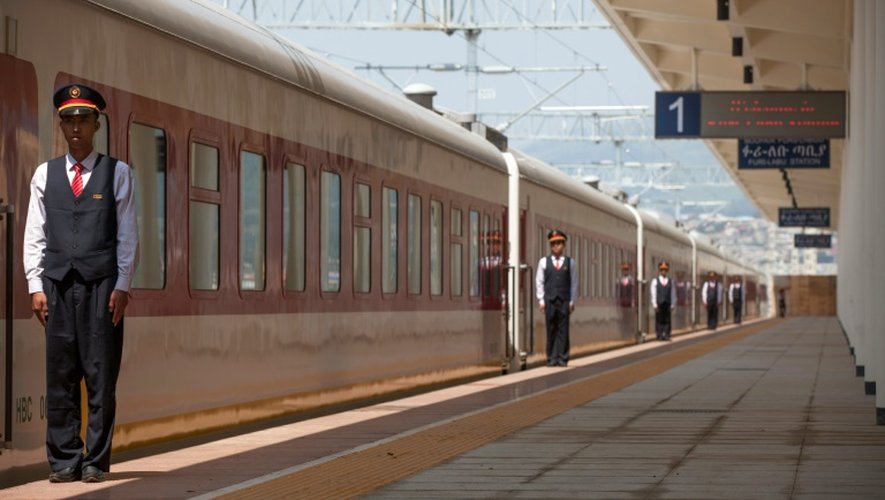 Des employés chinois à la gare Feri sur la nouvelle ligne reliant Addis Abeba à Djibouti, le 24 septembre 2016