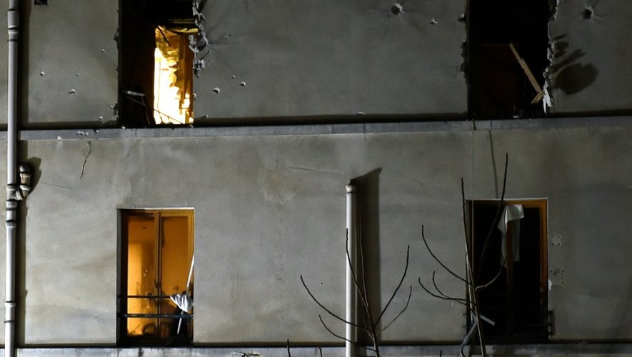 Vue du bâtiment attaqué par le RAID à Saint-Denis, le 18 novembre 2015 en proche banlieue parisienne