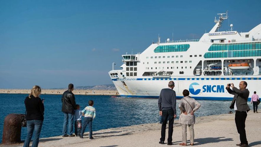 Un ferry de la SNCM quitte le port de Marseille, le 28 octobre 2014
