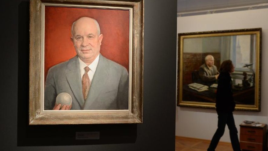 Un portrait de Nikita Khrouchtchev exposé lors de la rétrospective consacrée à l'ancien dirigeant soviétique, le 19 novembre 2014 à Moscou