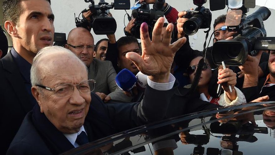 Beji Caid Essebsi à la sortie du bureau de vote le 23 novembre 2014 à Tunis