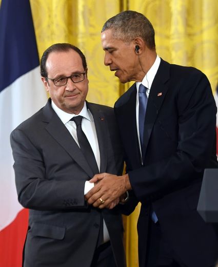 François Hollande (g) et Barack Obama pendant la conférence de presse à la Maison-Blanche, le 24 novembre 2015