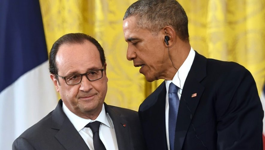 François Hollande (g) et Barack Obama pendant la conférence de presse à la Maison-Blanche, le 24 novembre 2015
