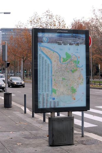 Des panneaux publicitaires à Grenoble le 25 novembre 2014