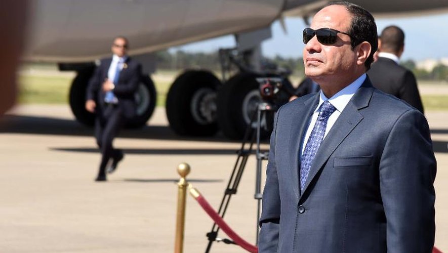 Le président égyptien Abdel Fattah al-Sissi à l'aéroport  Houari-Boumediene le 25 juin 2014 à Alger