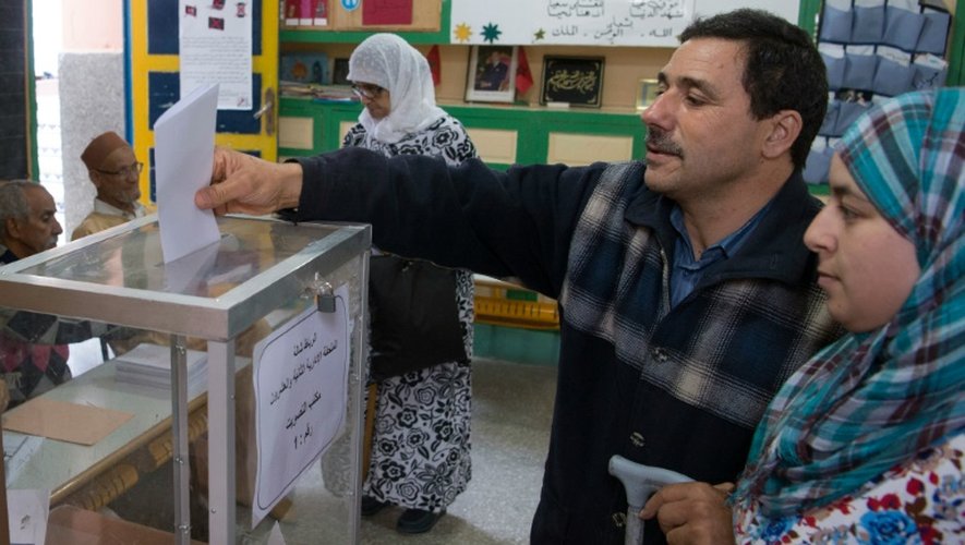 Des électeurs votent aux législatives au Maroc, à Rabat, le 7 octobre 2016