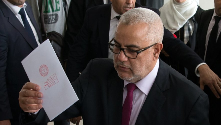 Le Premier ministre islamiste et secrétaire général du PJD, Abdelilah Benkirane, vote lors des législatives, le 7 octobre 2016 à Rabat, au Maroc