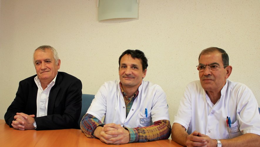 Dominique Perrier et le Dr Azouz Bédioui étaient heureux de présenter le Dr <Méliani (au centre).