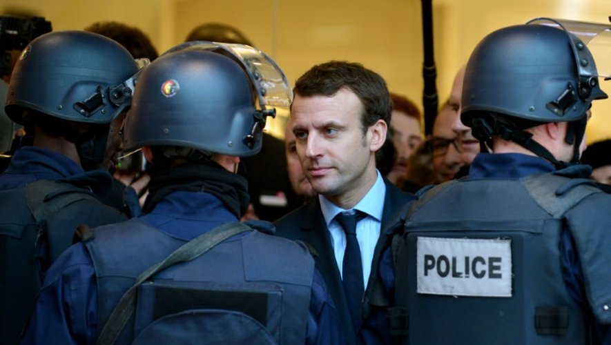 Le ministre de l'Economie Emmanuel Macron, le 25 novembre 2015 à La Défense