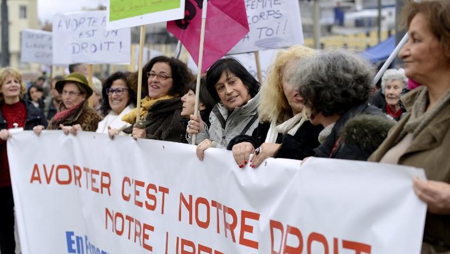 Des femmes manifestent à Marseille le 1er février 2014 contre le projet de loi espagnol durcissant les conditions de recours à l'avortement