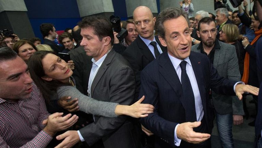 Nicolas Sarkozy arrive à une réunion politique le 25 novembre 2014, à Boulogne- Billancourt