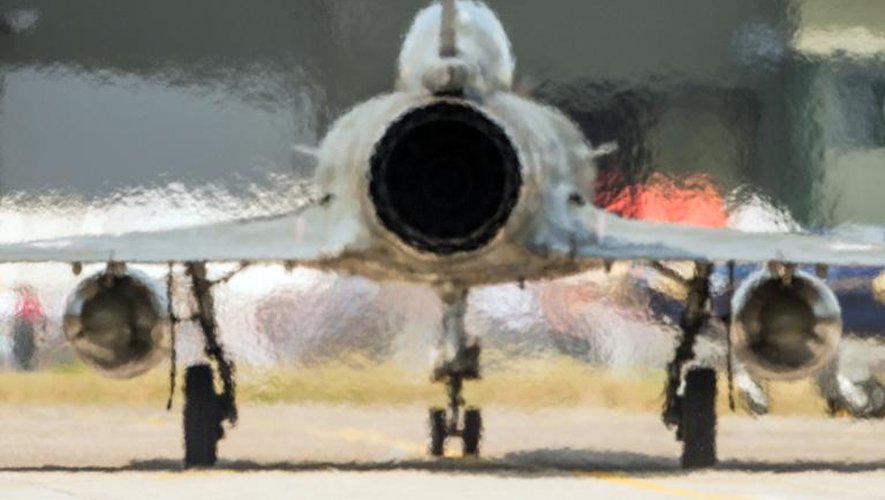 Un Mirage sur le tarmac de la base militaire de Cazaux, le 21 juin 2014. Six jets seront prépositionnés en Jordanie pour lutter contre le groupe EI