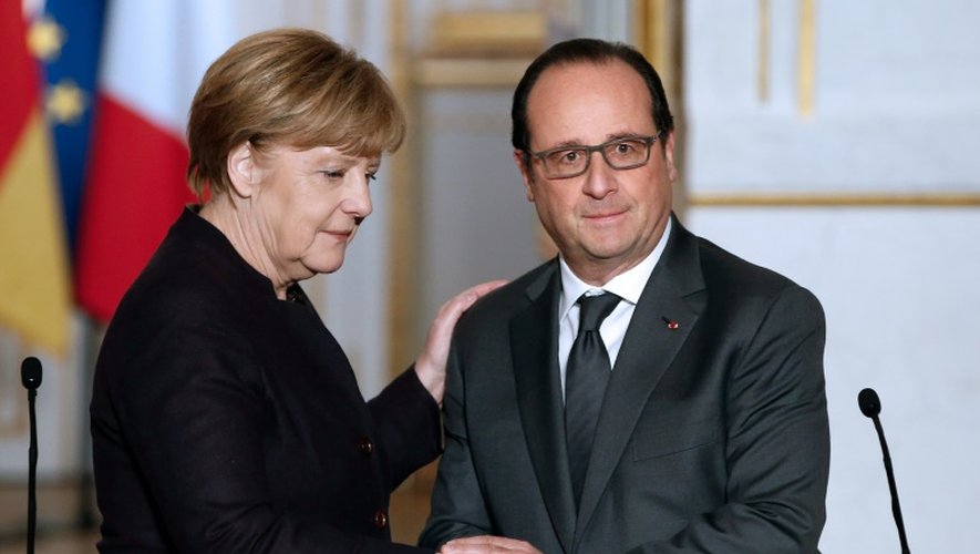 François Hollande et Angela Merkel à l' Elysee à Paris, le 25 novembre 2015