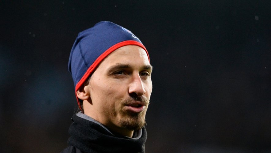 L'attaquant du PSG Zlatan Ibrahimovic lors de l'échauffement, le 25 novembre 2015 à Malmö