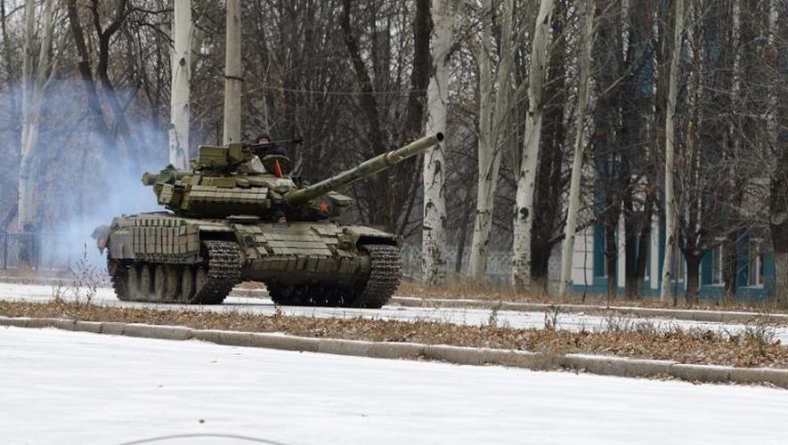 Un tank russe sans immatriculation à Donetsk (Ukraine), le 26 novembre 2014