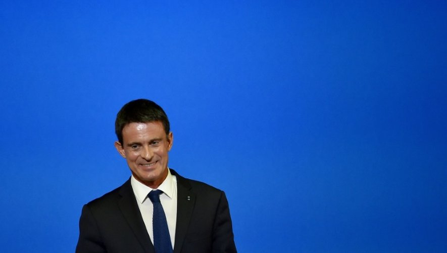 Le Premier ministre Manuel Valls après un discours lors de sa visite sur l'île de Groix, le 1er octobre 2016